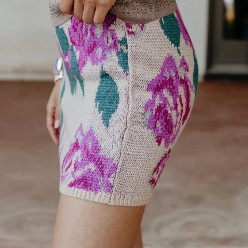 Rosita’s Rose Skirt - Picture 2 of 4